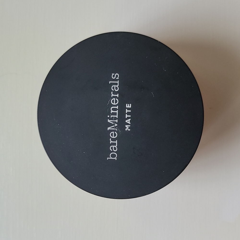 Fairly Light 03 Bare Minerals foundation powder. Matte